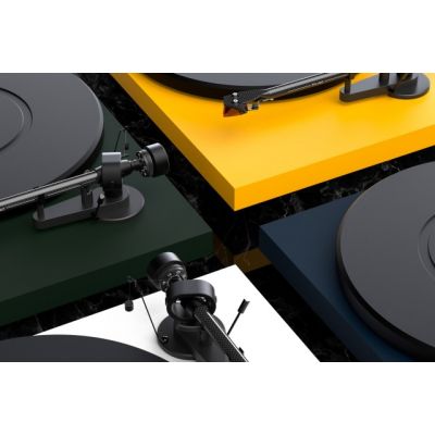 Проигрыватель винила Pro-Ject DEBUT CARBON EVO (2M Red) Satin Yellow